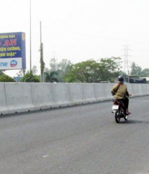 giải phân cách bê tông quốc lộ